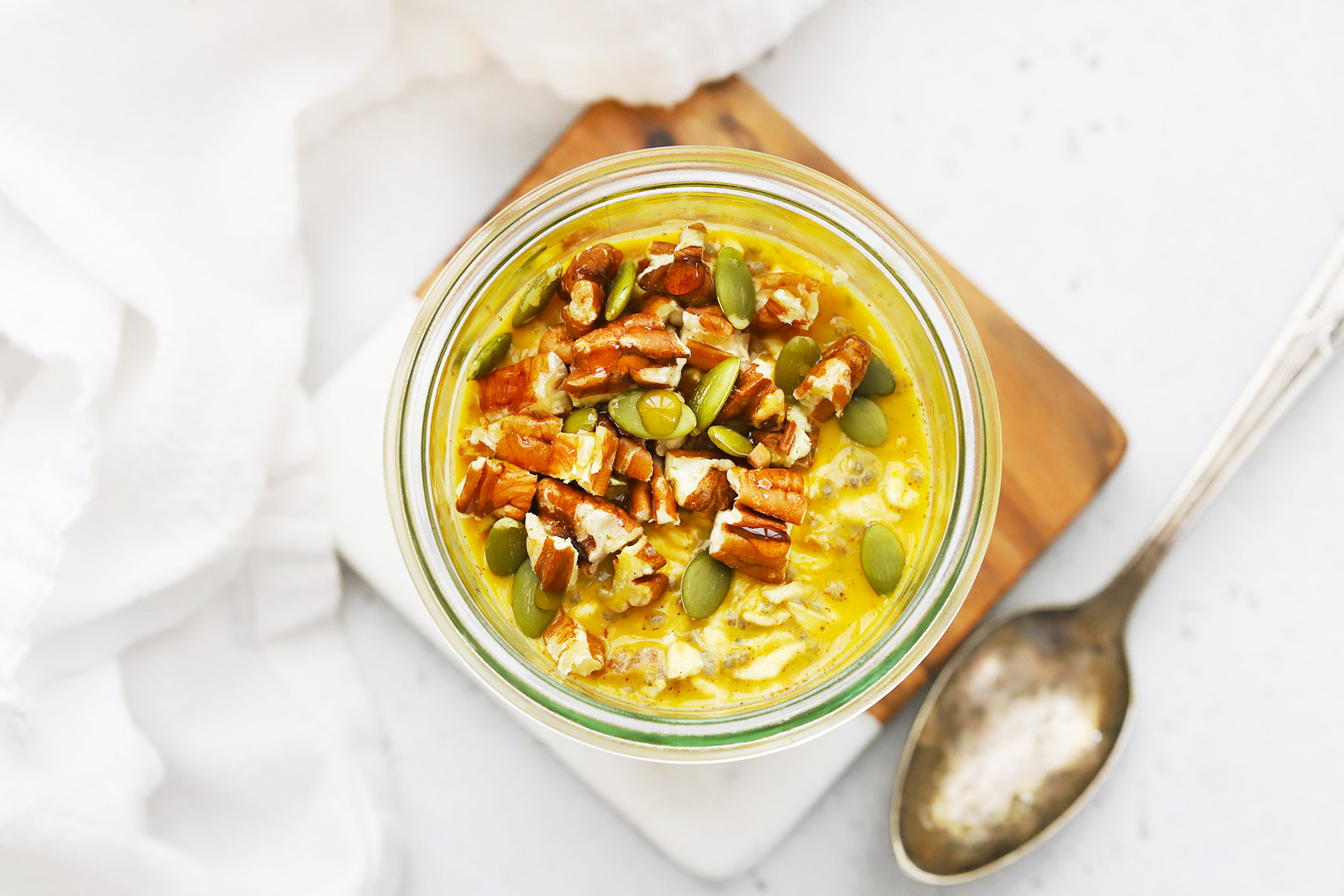 Healthy Pumpkin Pie Overnight Oats for Cozy Fall Mornings